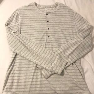 Gently used lululemon long sleeve Henley